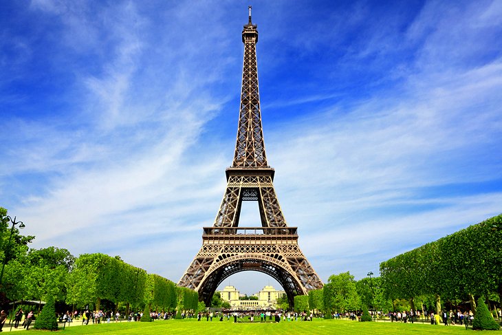 12 Famous Places for Sightseeing in Paris France, the City of Light and Romance